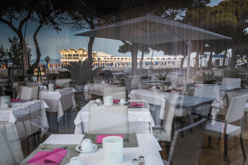 Hotel Luna Lignano Sabbiadoro Exterior foto